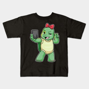 Turtle takes a Selfie Kids T-Shirt